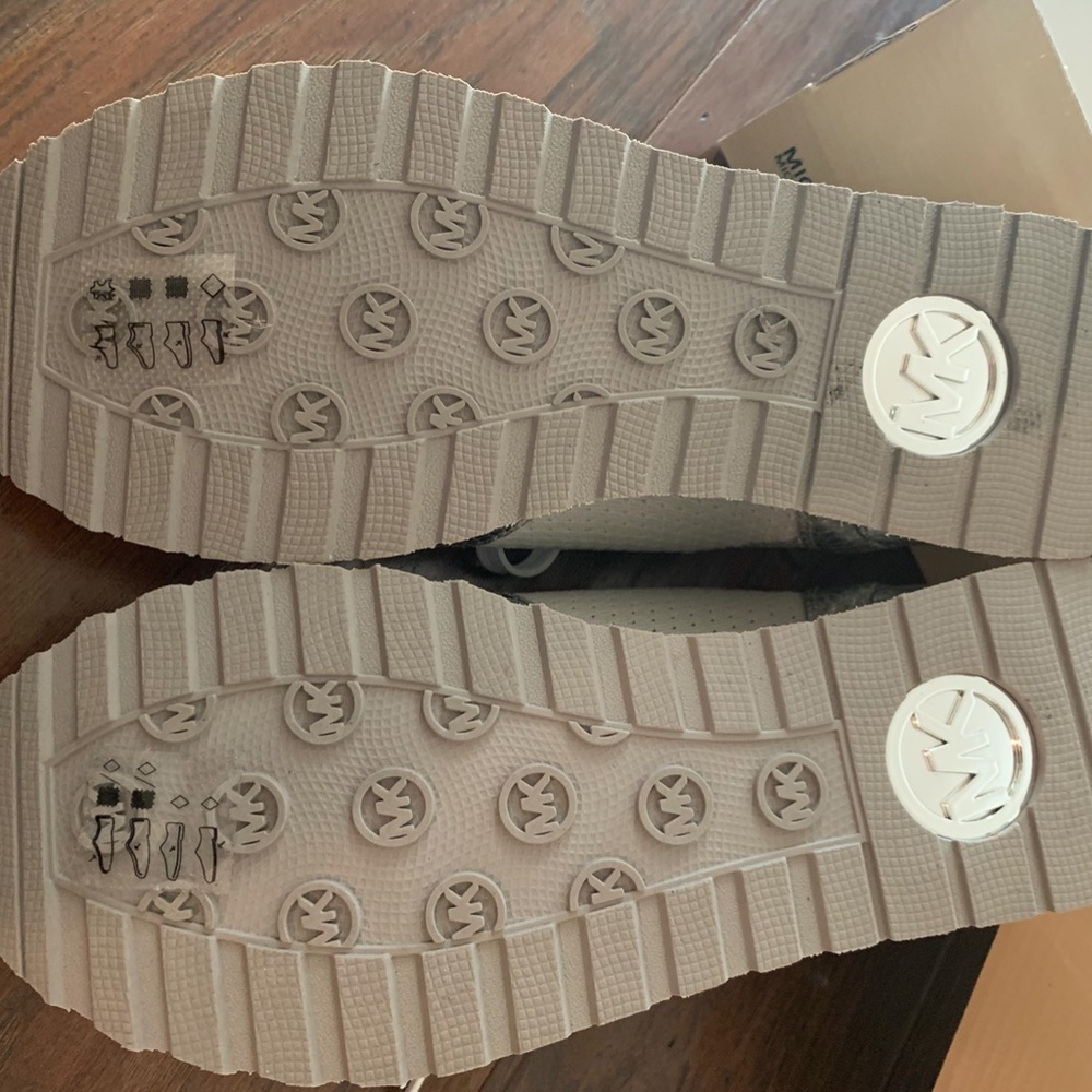Michael Kors Sneakers - Picture 6 of 6